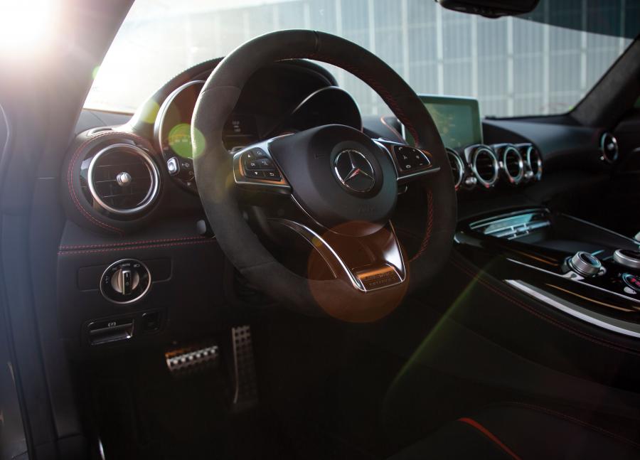Интерьер Mercedes-AMG GT S Edition 1 (C190) 2015 года  (NA) (фото 6 из 24)